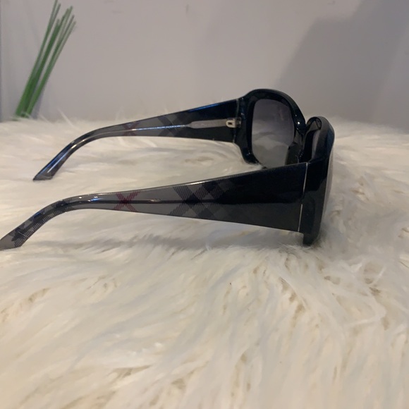IOB EUC BURBERRY Black Sunglasses w/ Case & Cloth - Picture 3 of 15
